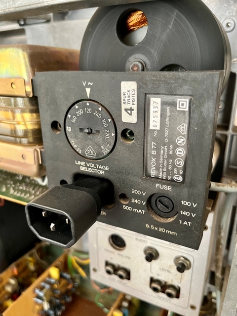 Plugue conversor para equipamentos REVOX