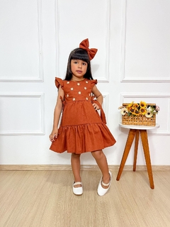 Vestido Helena bordado Caramelo - Acompanha Laço - loja online
