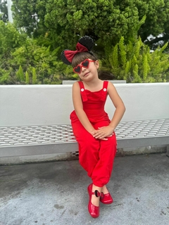 Macacão Petit vermelho na internet
