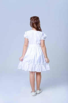 Vestido Clássico branco na internet