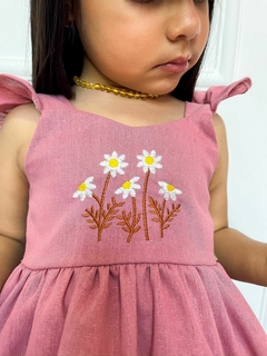 Vestido Bordado Sofia - Rosa chá acompanha turbante na internet