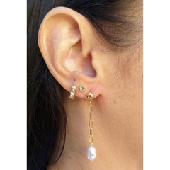 Brinco cartier com pérola água doce banhada a ouro 18k - comprar online