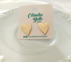 Brinco de coração liso banhado a ouro 18k