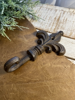 Gancho Flor de Lis - 16cm - comprar online