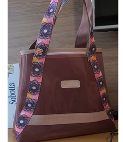 Bolsa Trapézio Grande de Silicone MeAme na internet