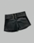 Short engomado con hebilla