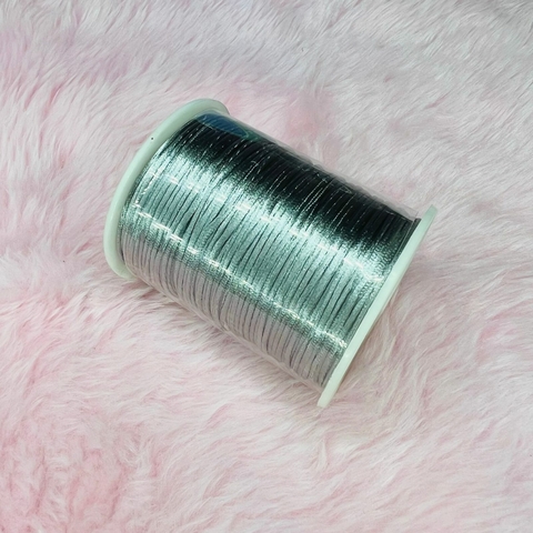 Fio de Seda Cinza Prateado