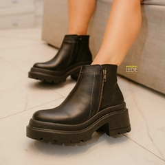 Nina Black - comprar online