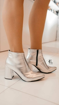 Bota Caña Baja Color Plata Daila - comprar online