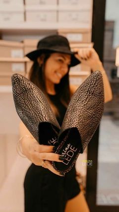 Mule reptil dorado - comprar online