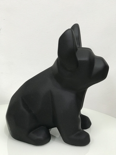 Cachorro sentado na internet