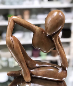 Estatueta mulher moderna - comprar online