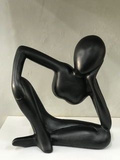 Estatueta mulher moderna