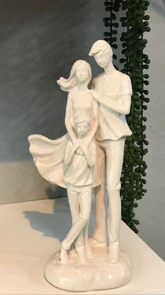 Estatueta família c/criança - comprar online