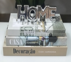Trio de livro fake na internet