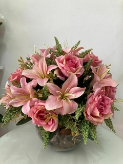 Arranjo Lirio c/rosa no vaso aquario - comprar online