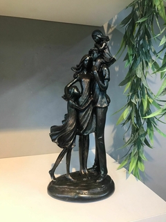 Estatueta familia na internet