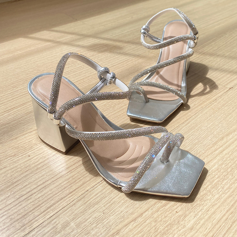 Sandália Salto Bloco 7cm Prata com Tiras de Strass