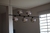 Lustre pendente moderno com cinco globos metálicos brilhantes, parte da linha Rune.