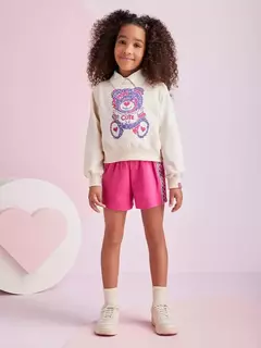 Conjunto casaco de urso em lettering e shorts na internet