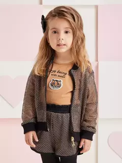 Conjunto de blusa meia estação, jaqueta e shorts com tela na internet