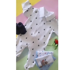 Macacão de bebê em suedine barquinhos