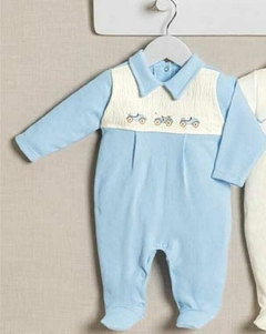 Macacão de bebê bordado carrinhos em malha tricot na internet