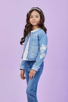Jaqueta jeans com aplicações