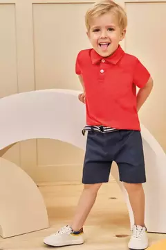 Conjunto de camisa polo em meia malha e bermuda em sarja stretch e cinto de cadarço
