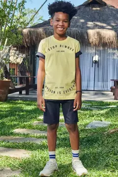 Conjunto de camiseta e bermuda