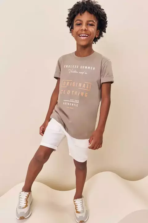 Conjunto de camiseta em meia malha e bermuda em sarja com elastano