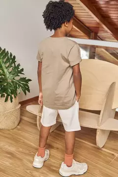 Conjunto de camiseta em meia malha e bermuda em sarja com elastano - comprar online