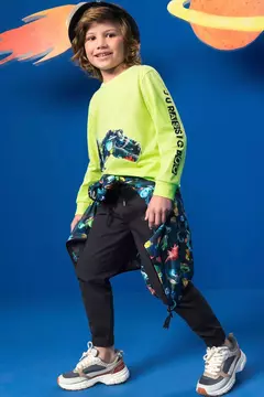 Conjunto de camiseta meia estação e calça jogger