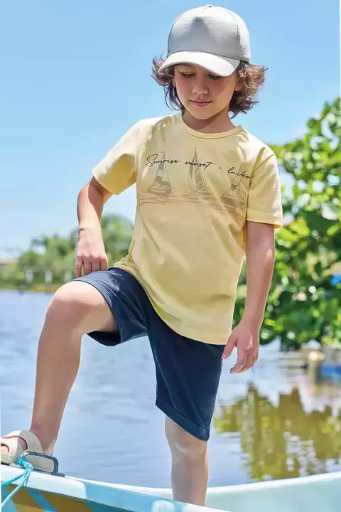 Conjunto de Camiseta em Piquet com Elastano e Bermuda em Sarja Strech com Elastano