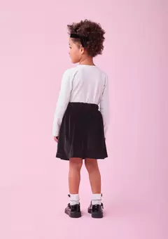 Conjunto de blusa com detalhes de laços e saia aveludada - Tindolelê
