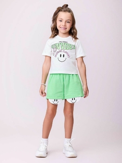 Conjunto de blusa com shorts na internet