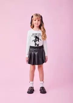 Conjunto com blusa bailarina e short saia em couro Preto na internet