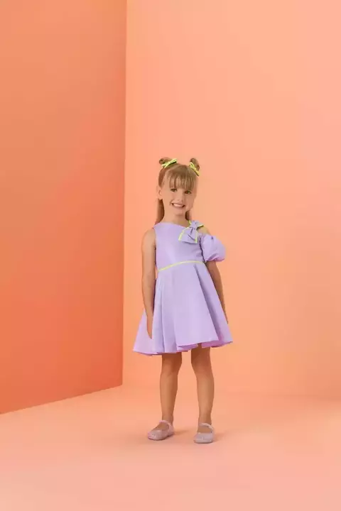 Vestido lilás com laço