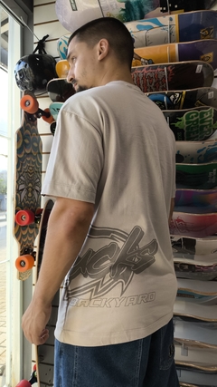 Camiseta FiveBucks Backy Ard Bold - comprar online