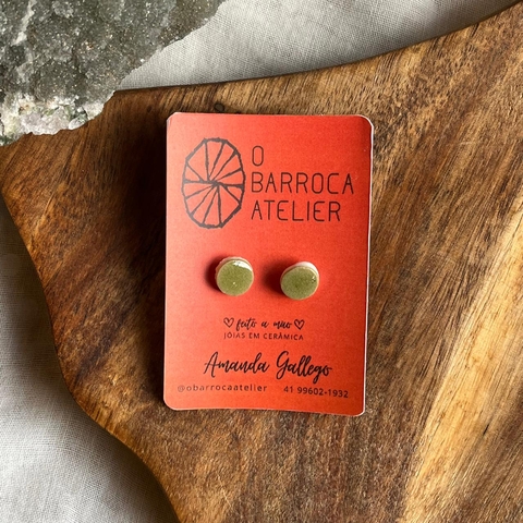 * Brinco Redondo Mini Verde - O Barroca Atelier