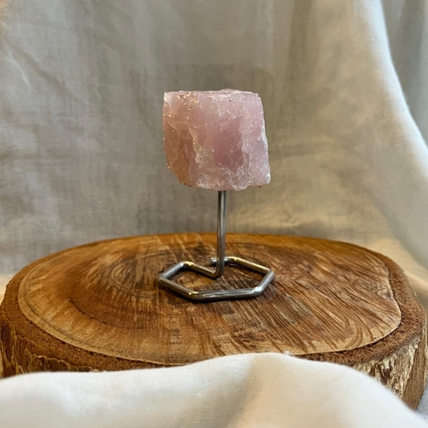 Quartzo Rosa na base de metal (preto ou prata)