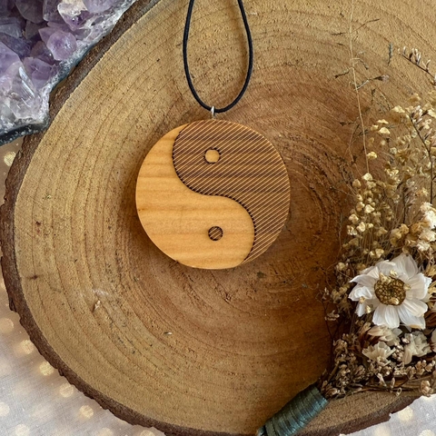 * Yin Yang de Madeira (mini bolacha de pendurar) - Marcenaria de Los Andes