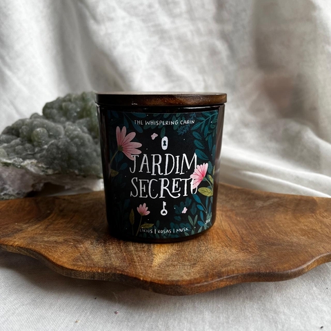 * Vela O Jardim Secreto - The Whispering Cabin