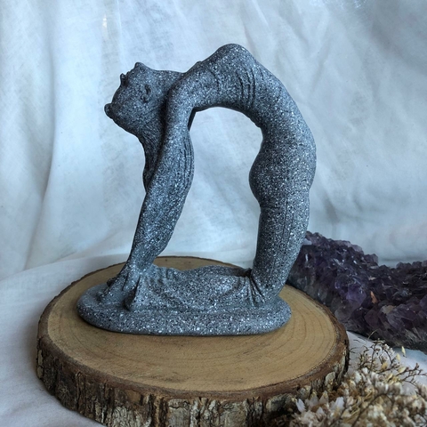 * Yogui de gesso fazendo asana 16cm - Misan Artesanato