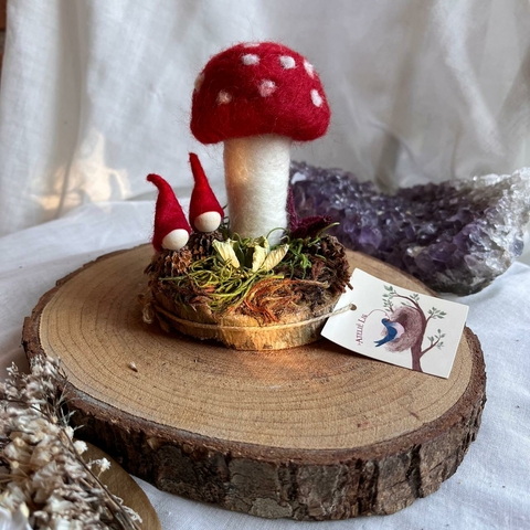 * Cogumelo vermelho com gnomos - Atelie Lis