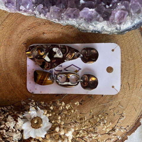 * Brinco Prateado Assimétrico com Olho de Tigre (Brinco Living) - Luz Mengatto