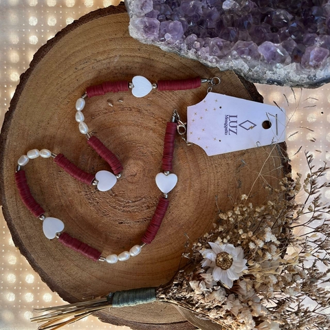 * Colar Prateado de Fimo Magenta com Corações de Madrepérola e Pérolas - Luz Mengatto