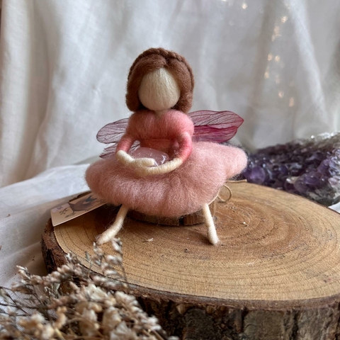 * Fadinha Rosa com Quartzo Rosa- Ateliê Lis