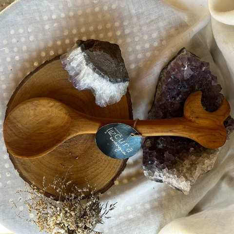 Colher de Pau Artesanal Deusa Lua - Araucária (variados) - Lua Minguante