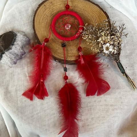 Filtro Dos Sonhos Vermelho 3 penas e cristal (pequeno)